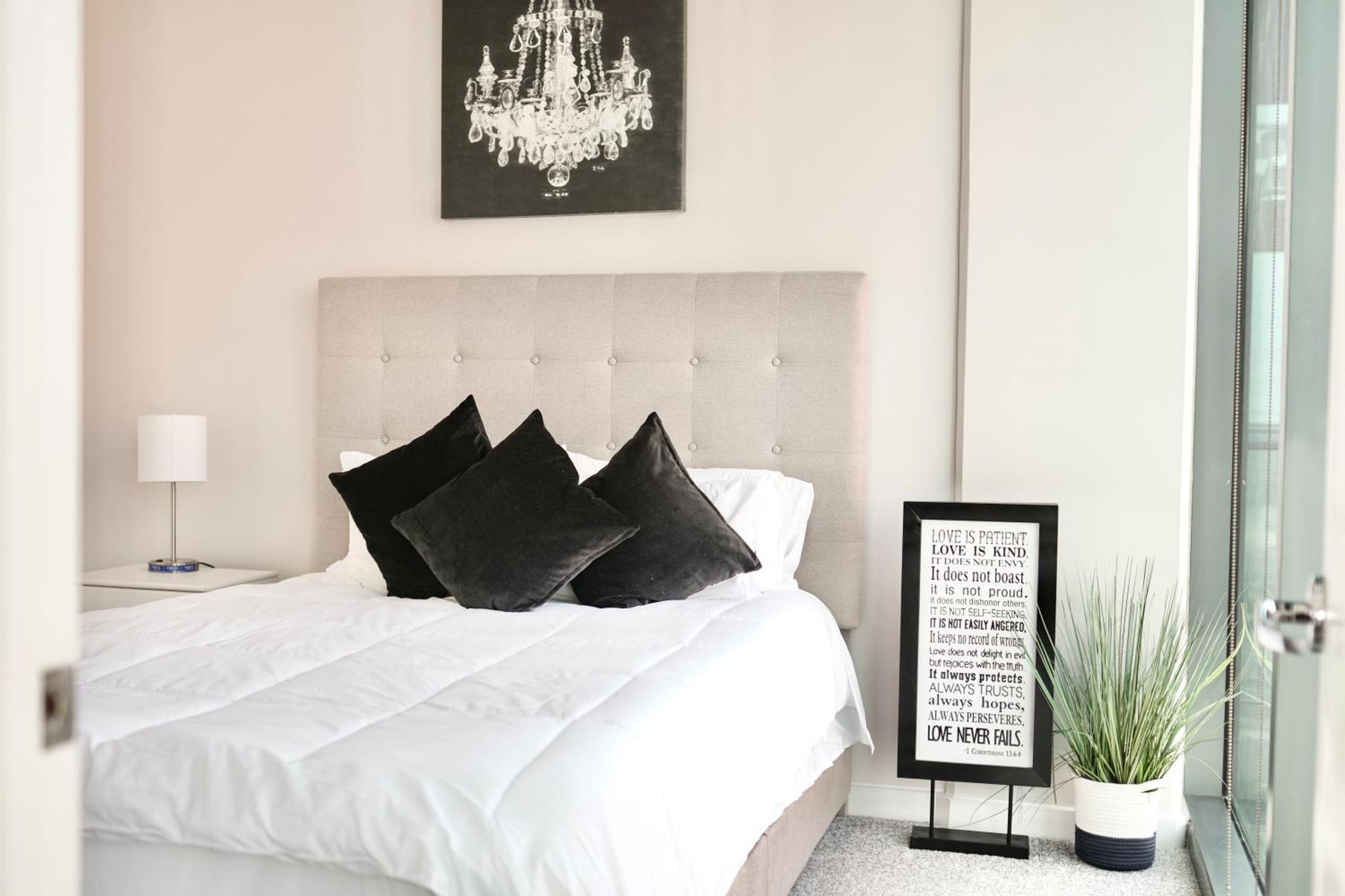 Luxury Boutique Condo In North Атланта Екстериор снимка