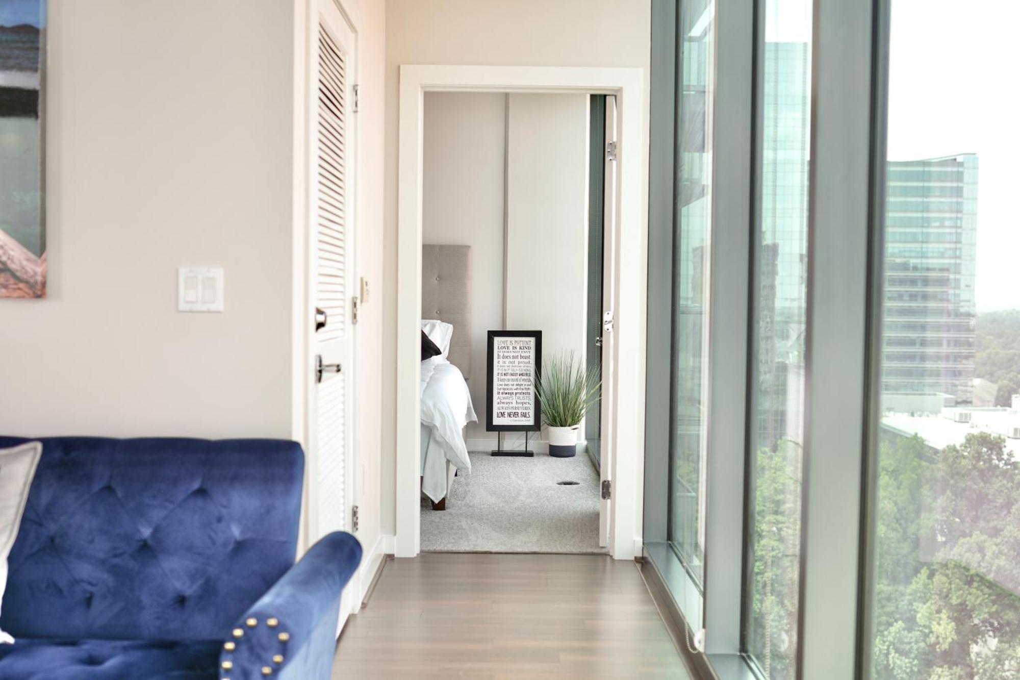 Luxury Boutique Condo In North Атланта Екстериор снимка
